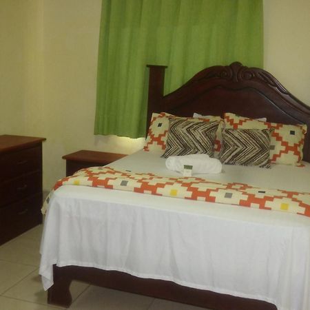 Hotel Enrique I Gazcue, Bed And Breakfast سانتو دومينجو المظهر الخارجي الصورة