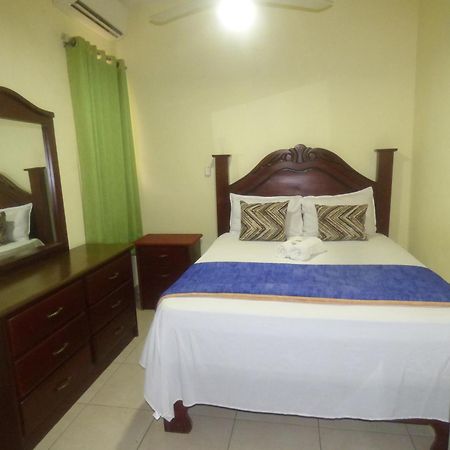 Hotel Enrique I Gazcue, Bed And Breakfast سانتو دومينجو المظهر الخارجي الصورة