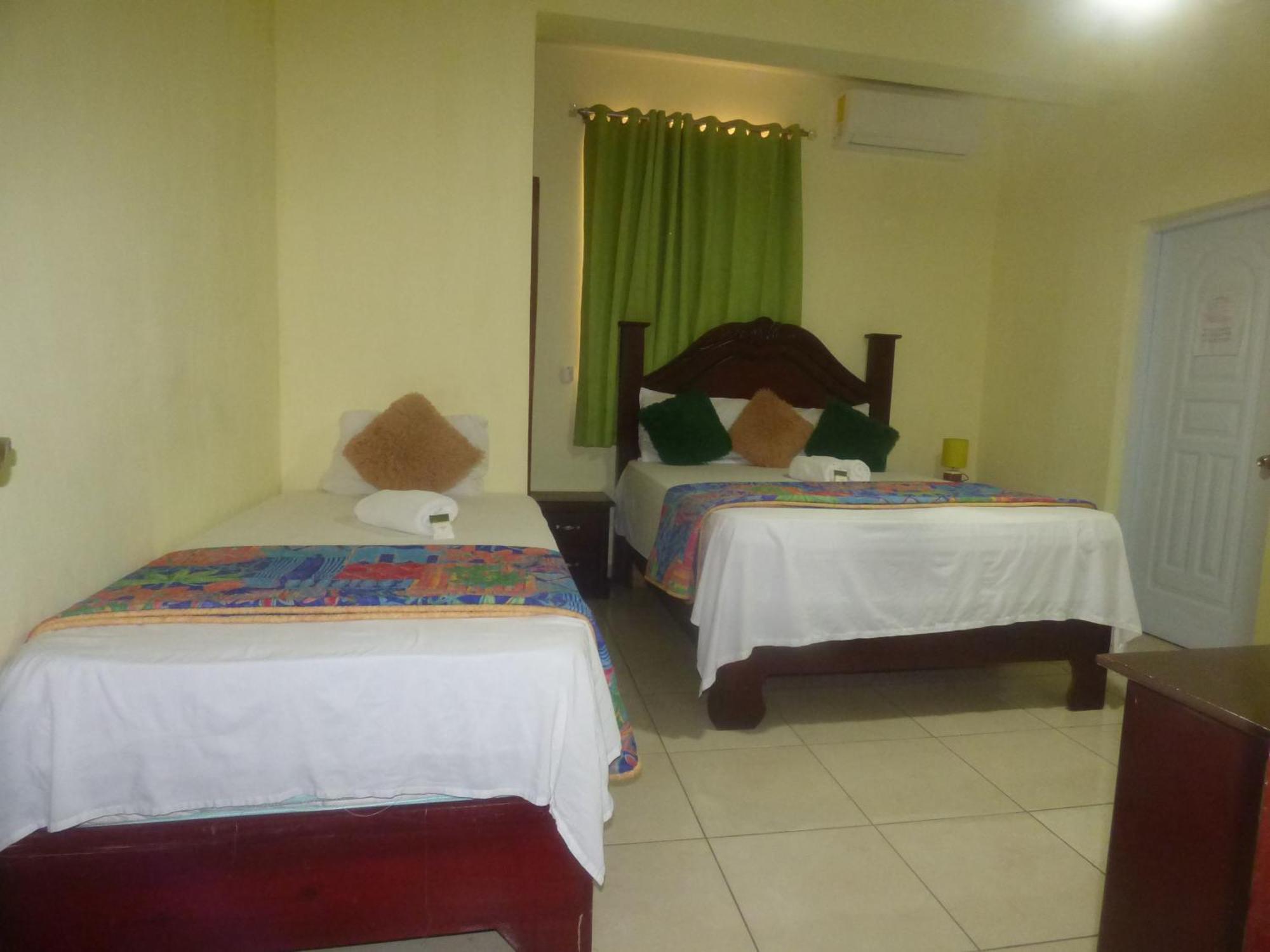 Hotel Enrique I Gazcue, Bed And Breakfast سانتو دومينجو المظهر الخارجي الصورة