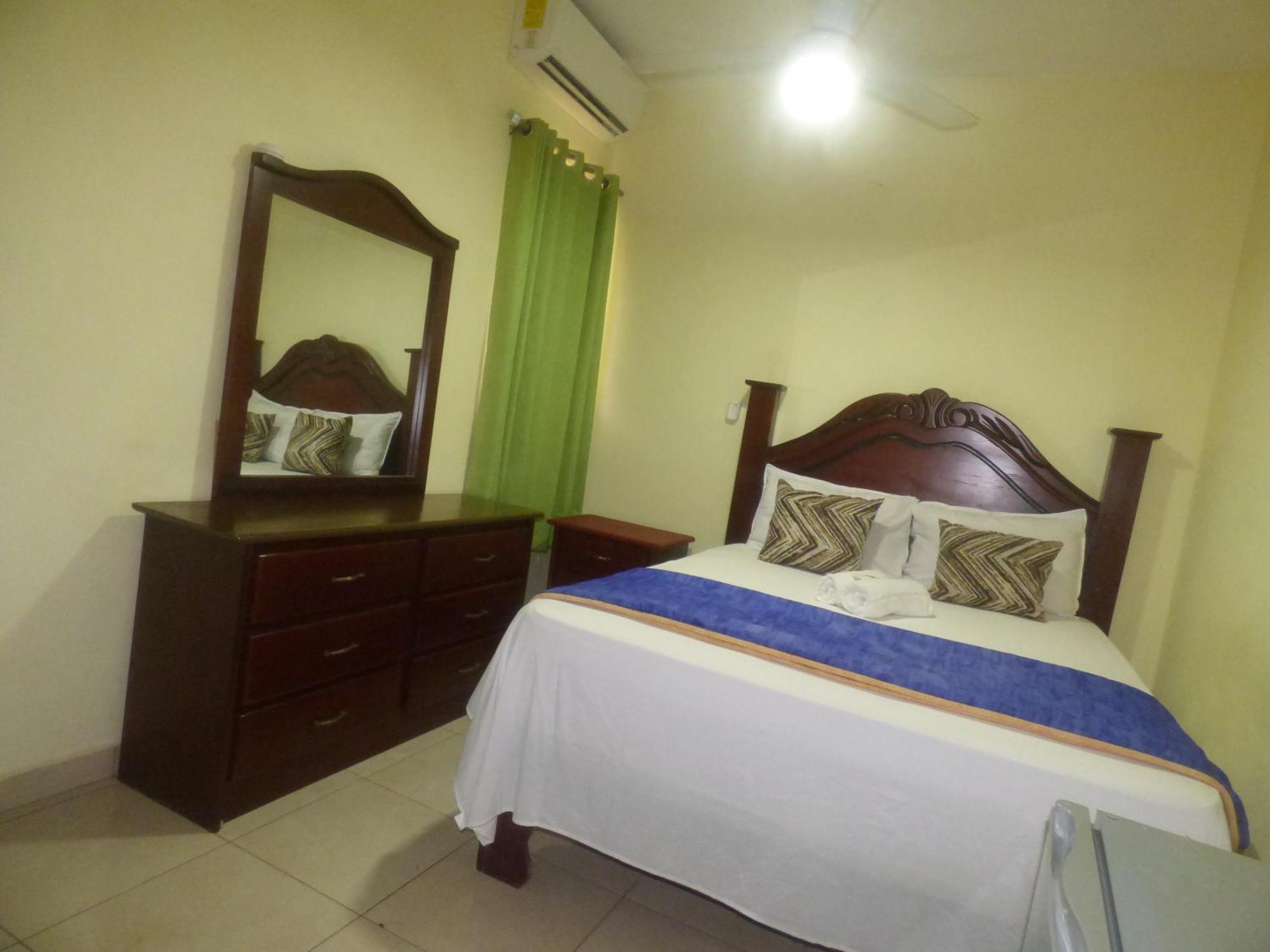 Hotel Enrique I Gazcue, Bed And Breakfast سانتو دومينجو المظهر الخارجي الصورة
