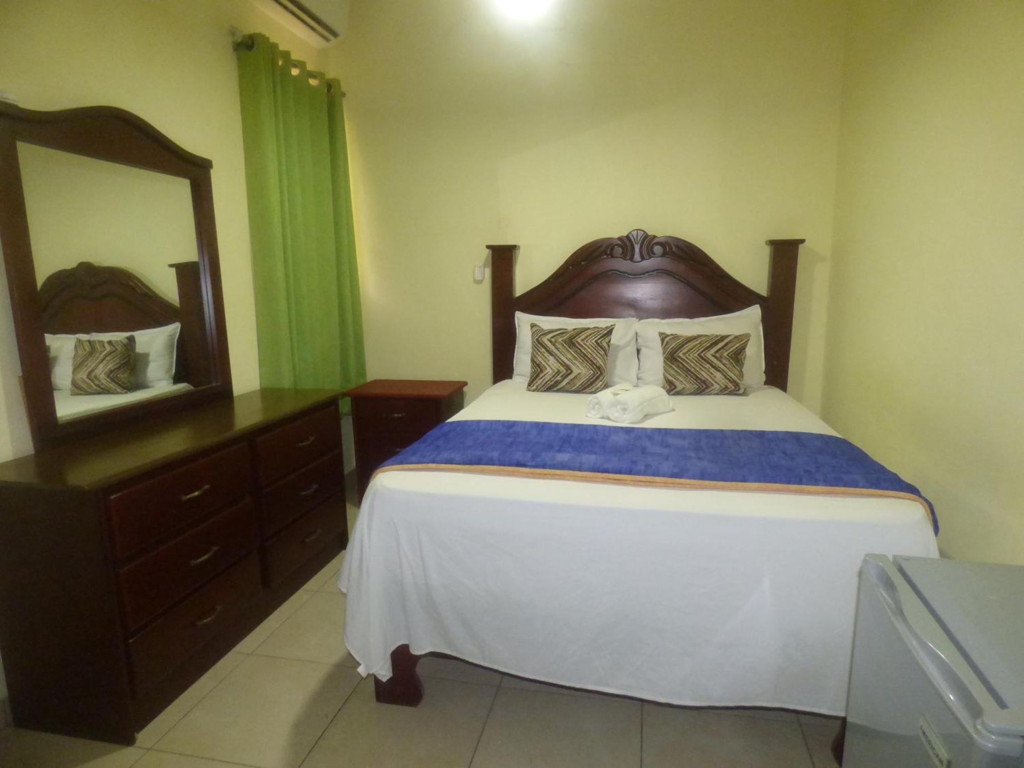Hotel Enrique I Gazcue, Bed And Breakfast سانتو دومينجو المظهر الخارجي الصورة