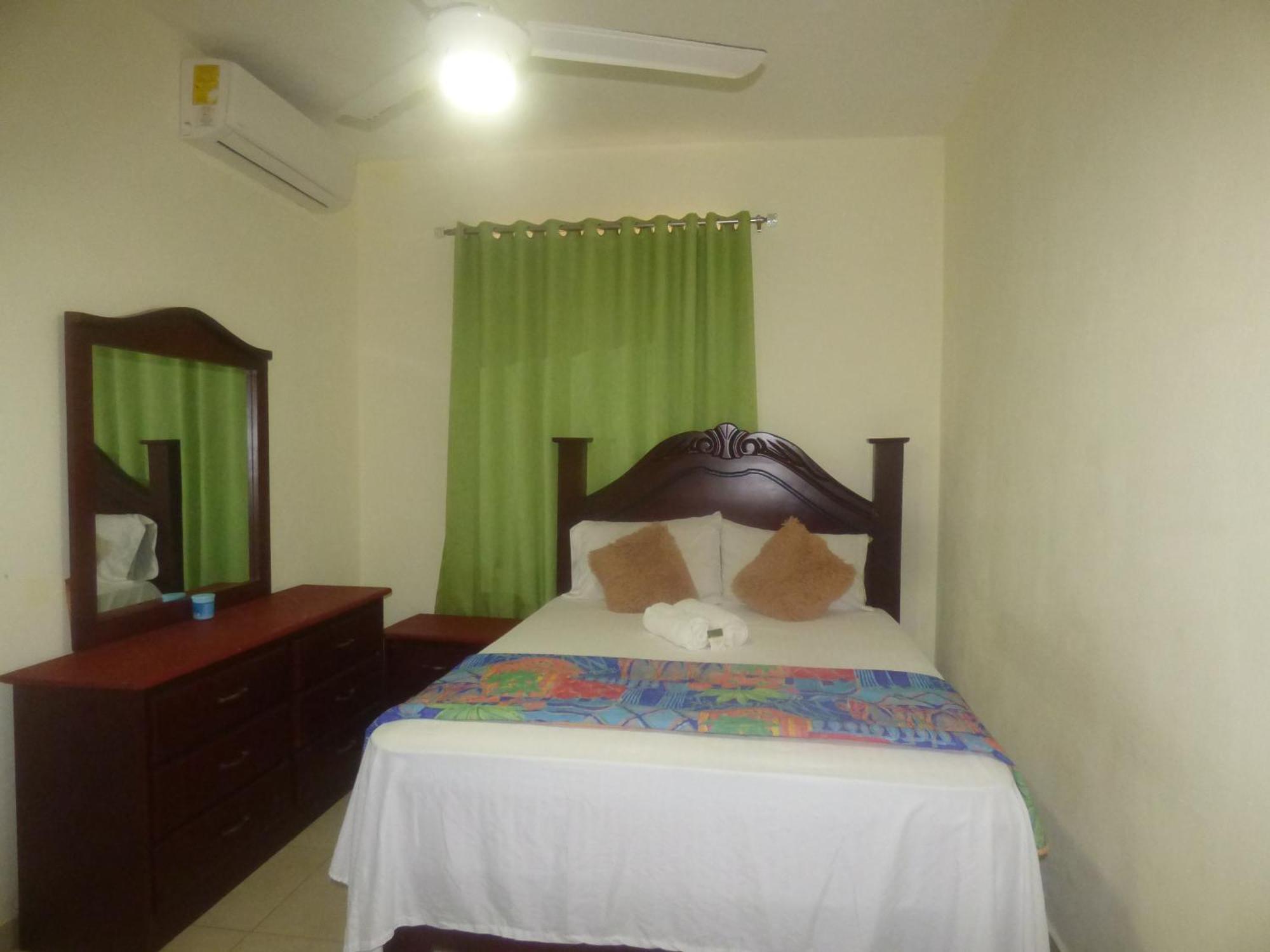 Hotel Enrique I Gazcue, Bed And Breakfast سانتو دومينجو المظهر الخارجي الصورة