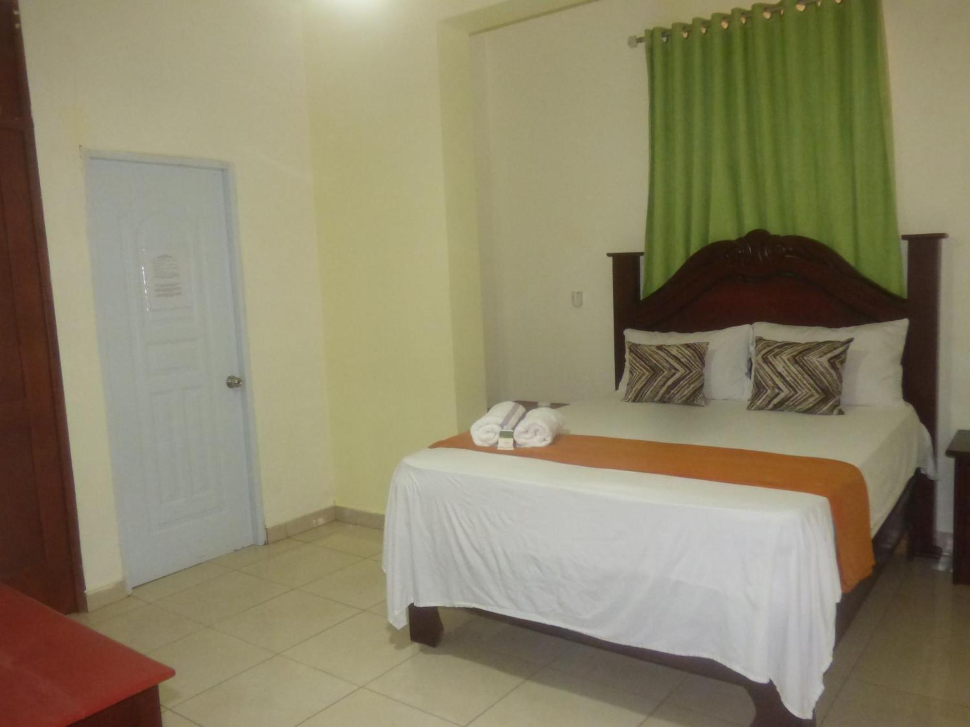 Hotel Enrique I Gazcue, Bed And Breakfast سانتو دومينجو المظهر الخارجي الصورة
