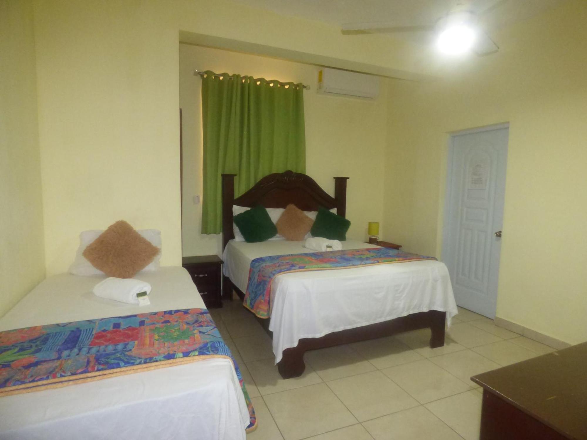 Hotel Enrique I Gazcue, Bed And Breakfast سانتو دومينجو المظهر الخارجي الصورة