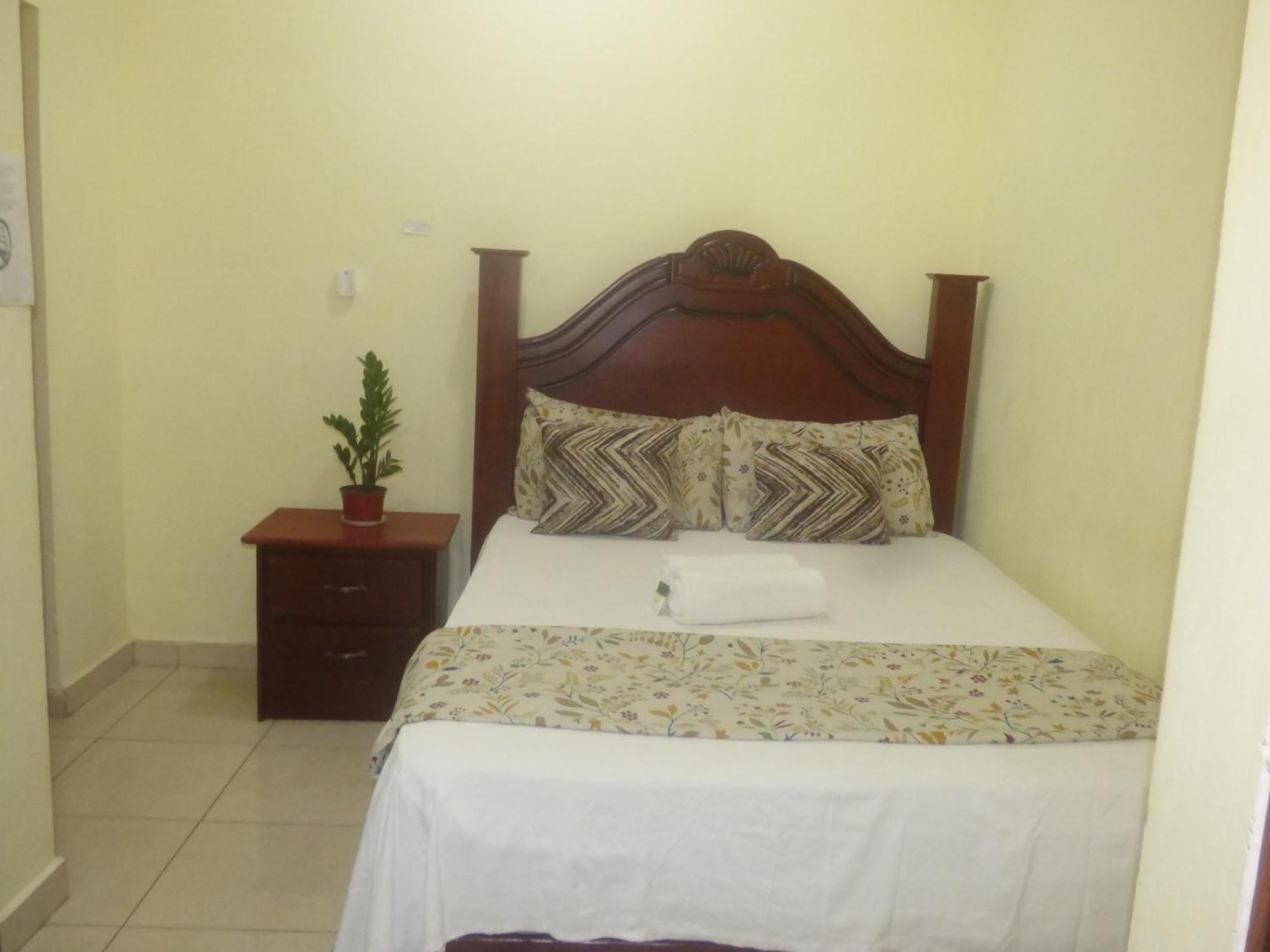Hotel Enrique I Gazcue, Bed And Breakfast سانتو دومينجو المظهر الخارجي الصورة