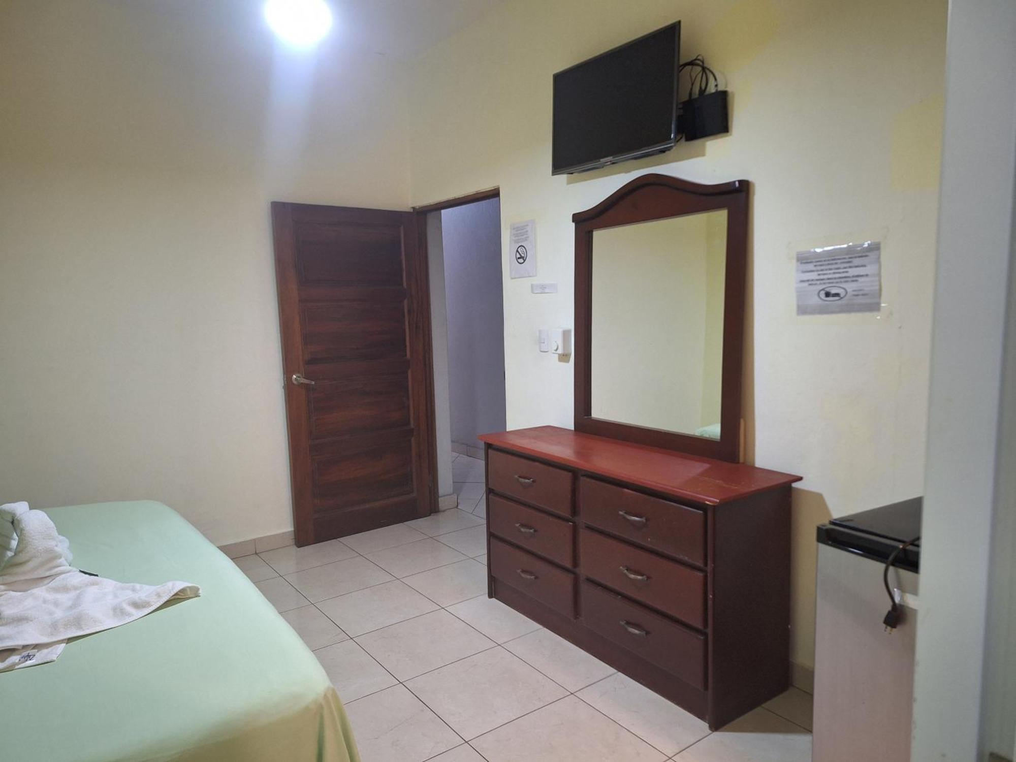 Hotel Enrique I Gazcue, Bed And Breakfast سانتو دومينجو المظهر الخارجي الصورة